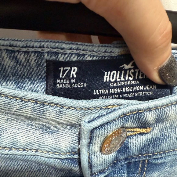 Hollister Ultra High Rise Mom Jeans Distressed Ripped Light Wash 33x27 Grunge - Picture 7 of 15